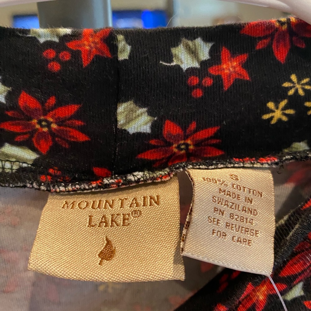 Mountain Lake holiday turtleneck